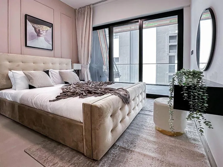 Trophy Amazing Burj Khalifa Views From This Stylish Condo Dubai 0*,  United Arab Emirates